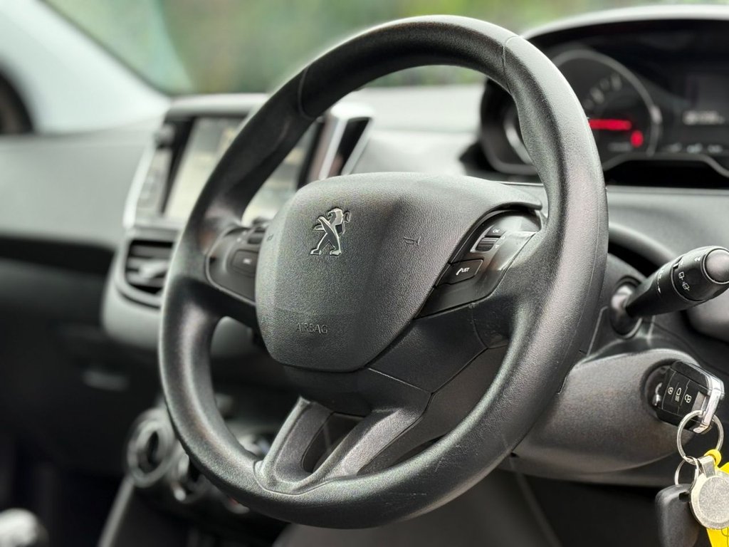 Used Peugeot 208 2014 for sale - 77608660: Photo 9