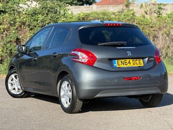 Used Peugeot 208 2015 for sale - 75937559: Photo