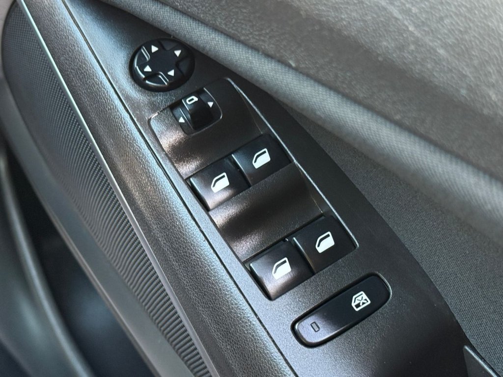 Used Vauxhall Crossland X 2017 for sale - 78180800: Photo 33