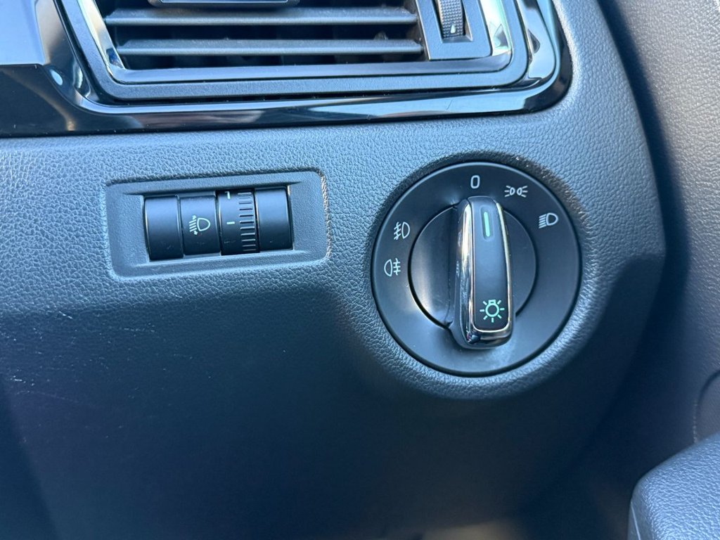 Used Skoda Rapid Spaceback 2014 for sale - 76642729: Photo 28