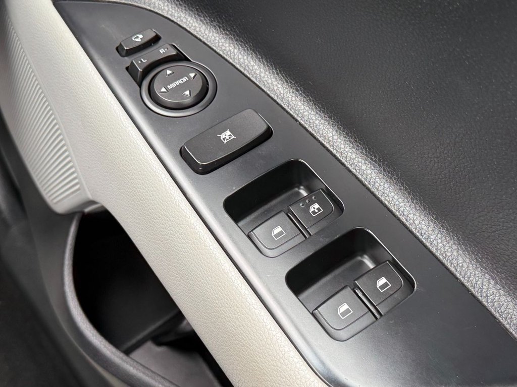 Used Kia Stonic 2019 for sale - 77692519: Photo 33