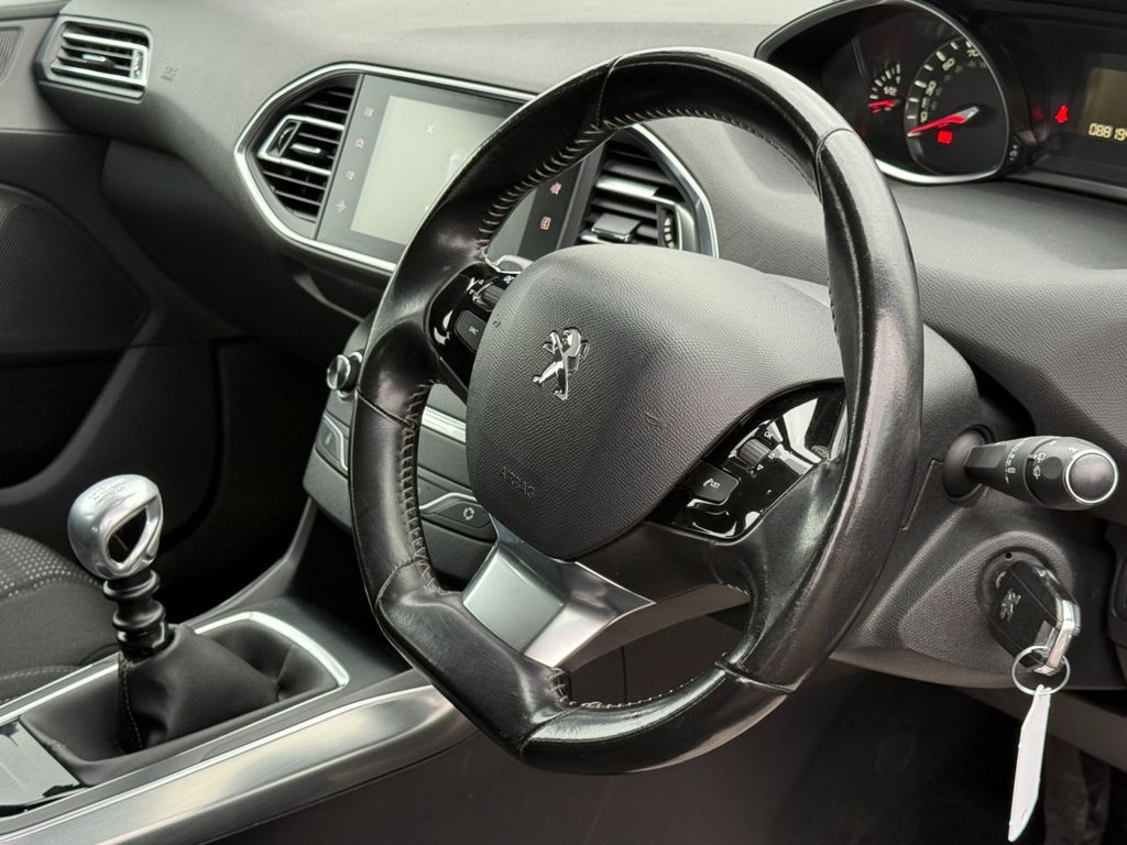 Used Peugeot 308 2015 for sale - 76604981: Photo 9