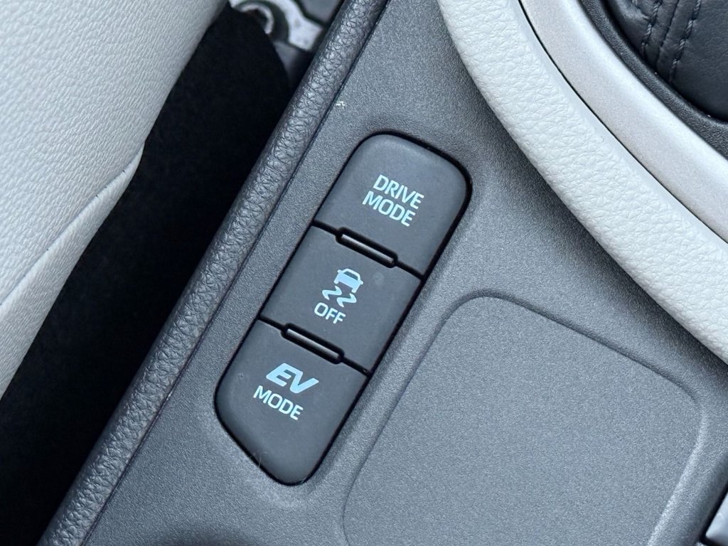 Used Toyota Yaris 2020 for sale - 76604653: Photo 28