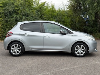 Used Peugeot 208 2014 for sale - 79394489: Photo