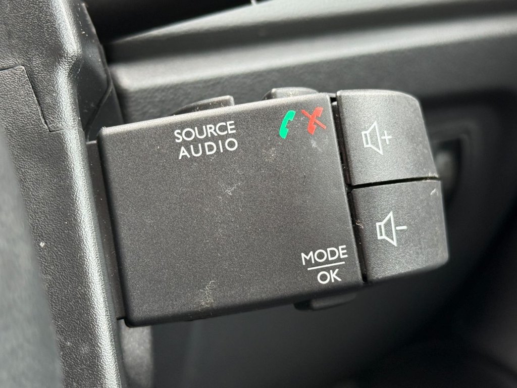 Used Renault Captur 2017 for sale - 77621177: Photo 39