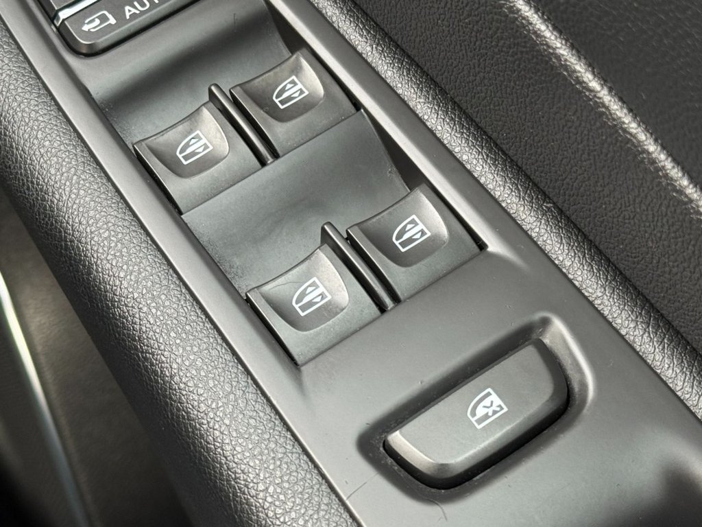 Used Renault Captur 2017 for sale - 77621177: Photo 42