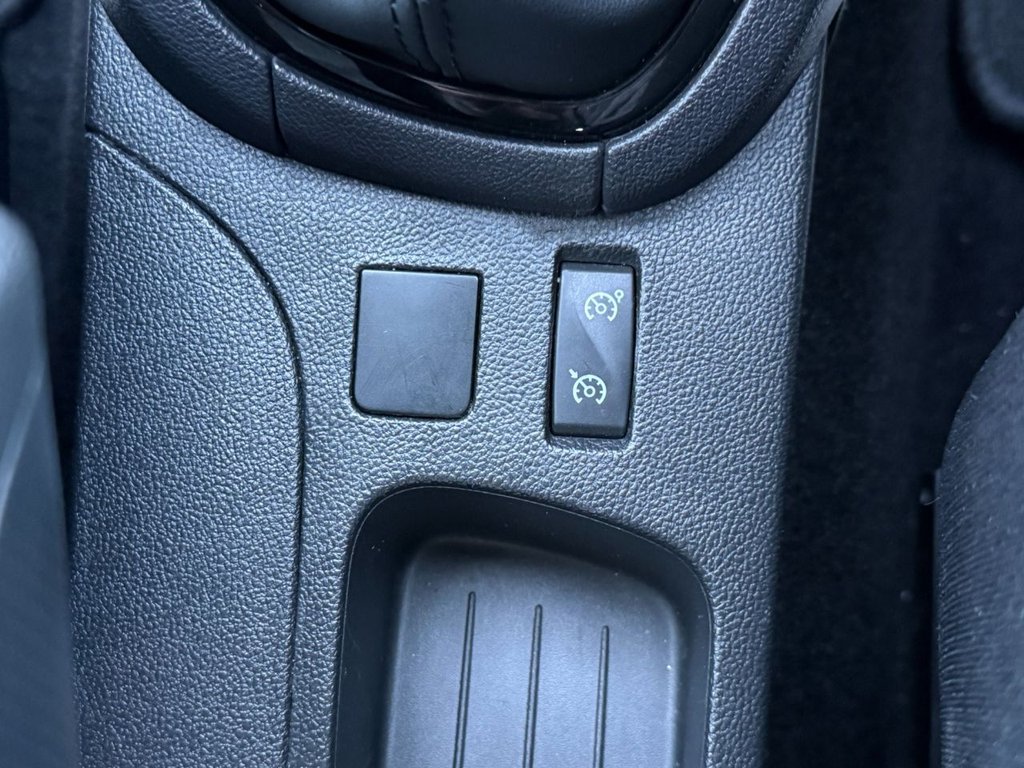 Used Renault Clio 2017 for sale - 76986502: Photo 31