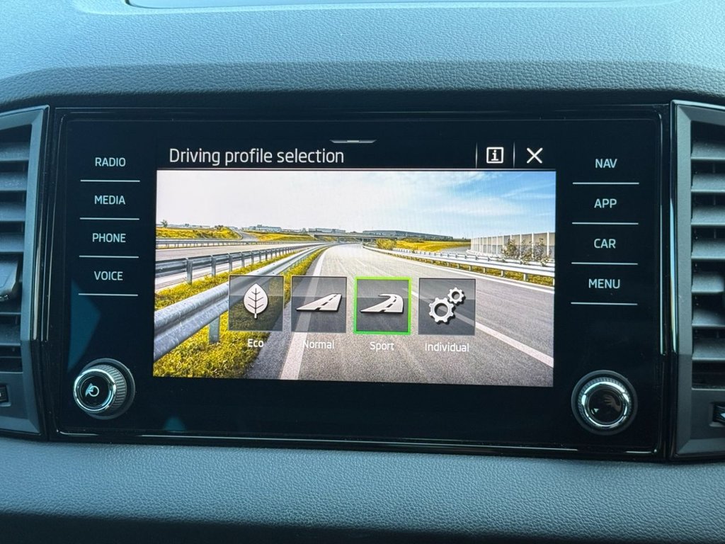 Used Skoda Karoq 2021 for sale - 76710898: Photo 32