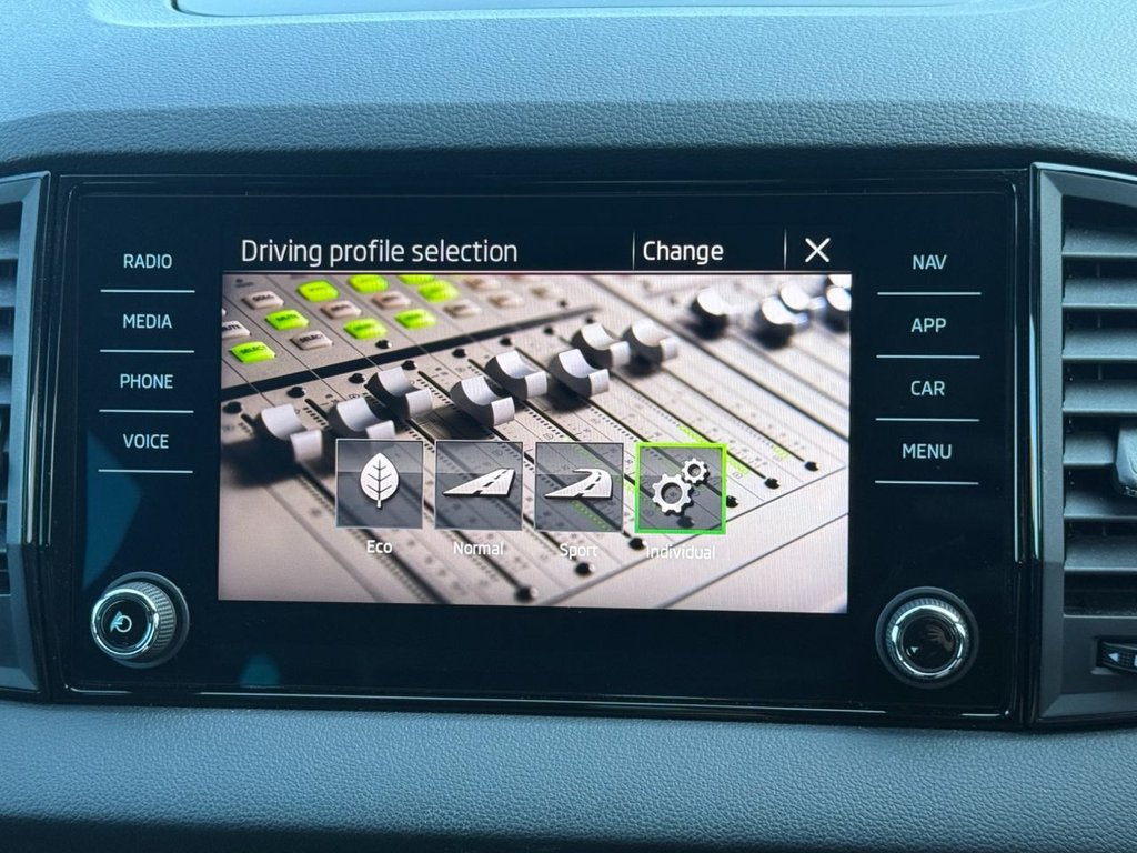 Used Skoda Karoq 2021 for sale - 76710898: Photo 33