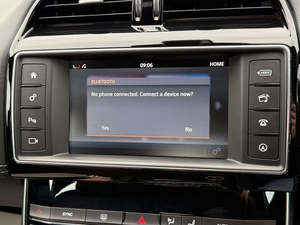 Used Jaguar XE 2018 for sale - 76386048: Photo 27