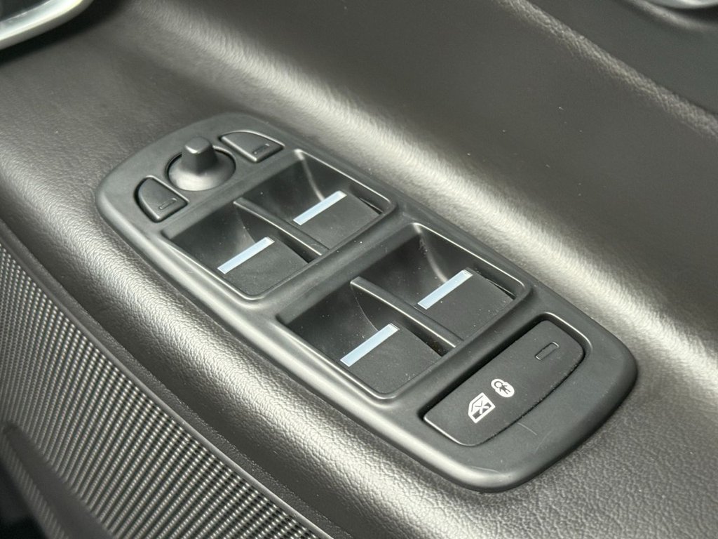 Used Jaguar XE 2018 for sale - 76386048: Photo 31