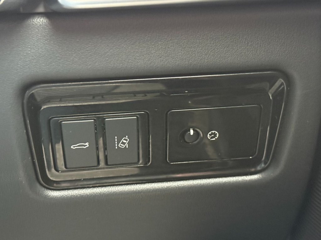 Used Jaguar XE 2018 for sale - 76386048: Photo 32