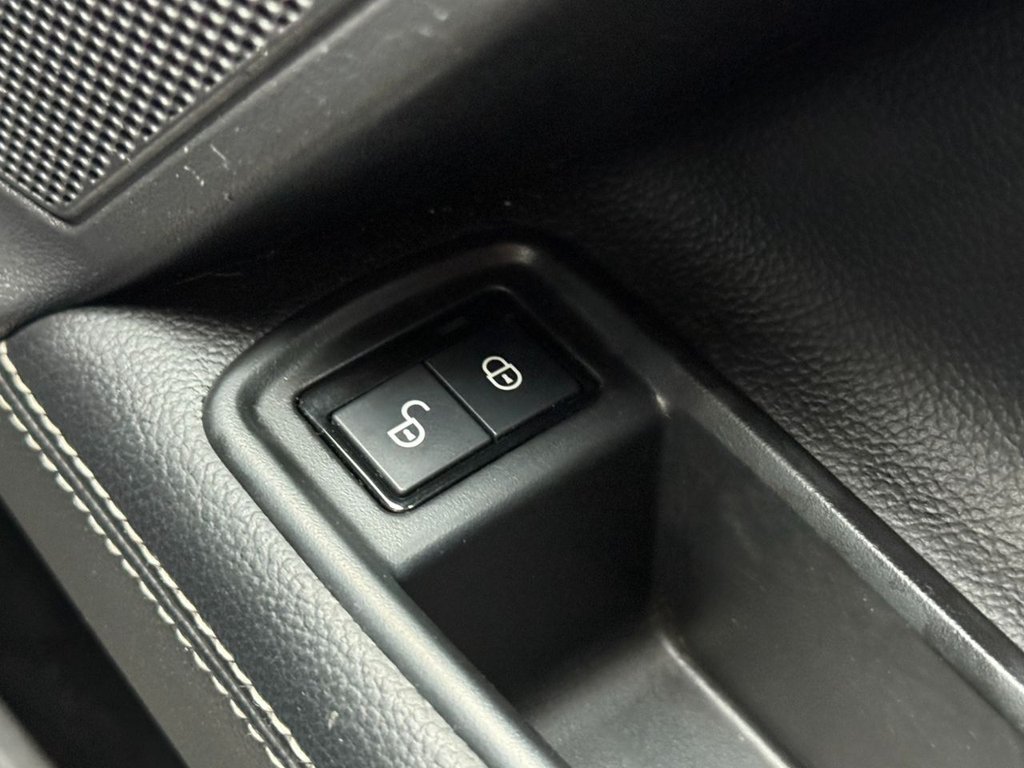 Used Jaguar XE 2018 for sale - 76386048: Photo 33