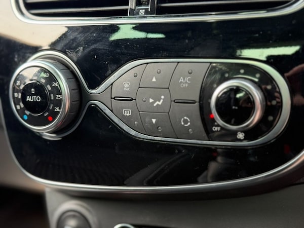 Used Renault Clio 2018 for sale - 76245099: Photo 25