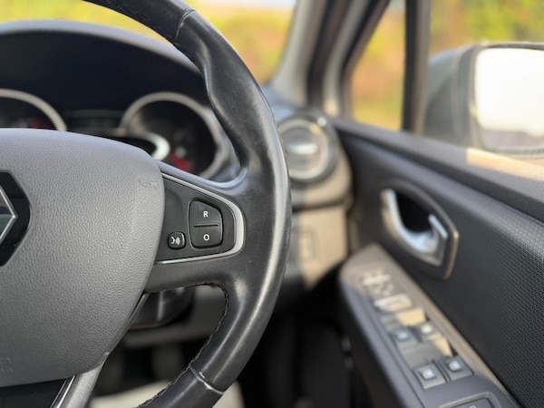 Used Renault Clio 2018 for sale - 76245099: Photo 31