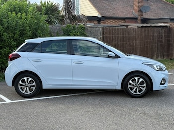 Used Hyundai i20 2020 for sale - 79370716: Photo