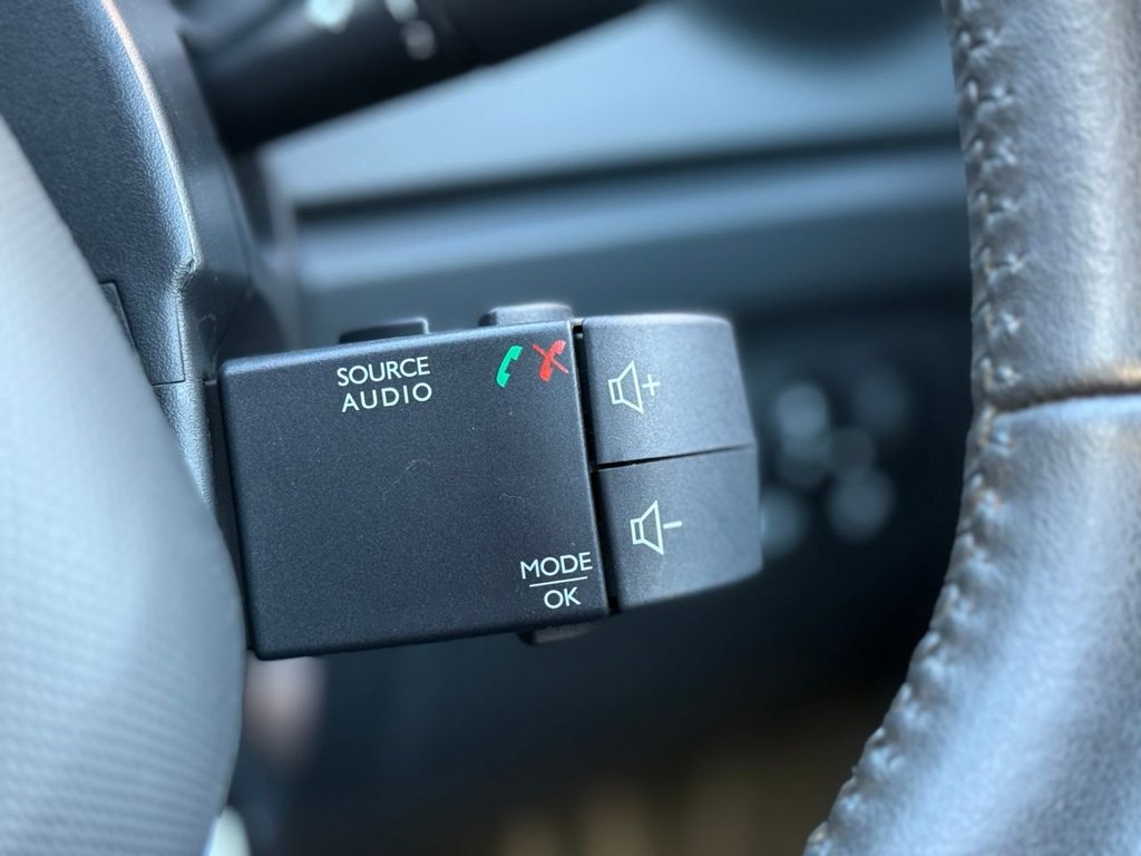 Used Renault Captur 2015 for sale - 76604656: Photo 33