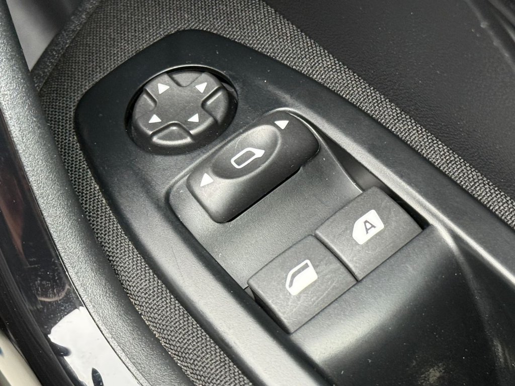 Used Peugeot 208 2017 for sale - 77905103: Photo 33