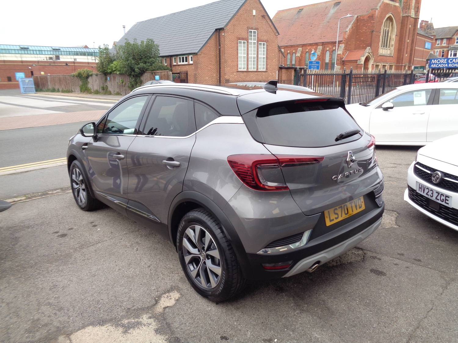 Used Renault Captur 2020 for sale - 76242951: Photo 2