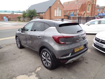 Used Renault Captur 2020 for sale - 76242951: Photo