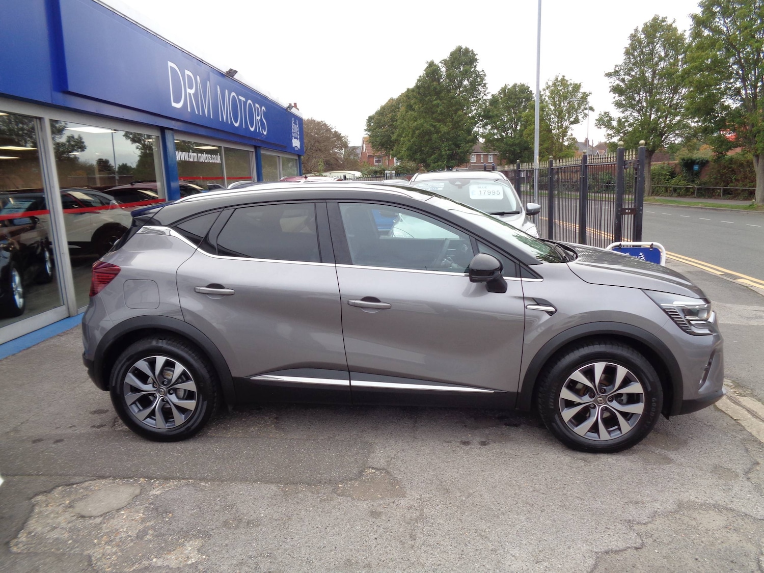 Used Renault Captur 2020 for sale - 76242951: Photo 3