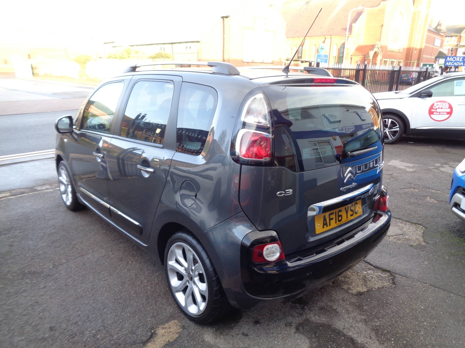 Used Citroen C3 Picasso 2016 for sale - 77391965: Photo 2