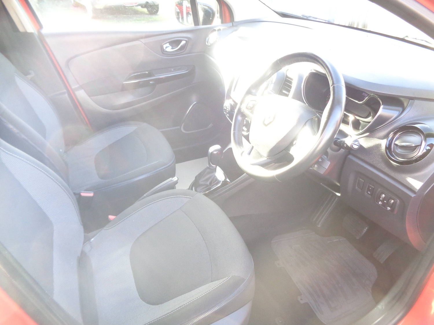 Used Renault Captur 2017 for sale - 76566499: Photo 6