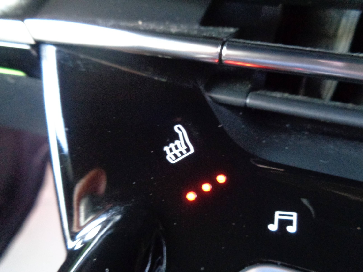 Used Peugeot 2008 2021 for sale - 76895867: Photo 9