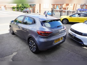 Used Renault Clio 2023 for sale - 79379018: Photo