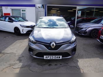 Used Renault Clio 2023 for sale - 79379018: Photo
