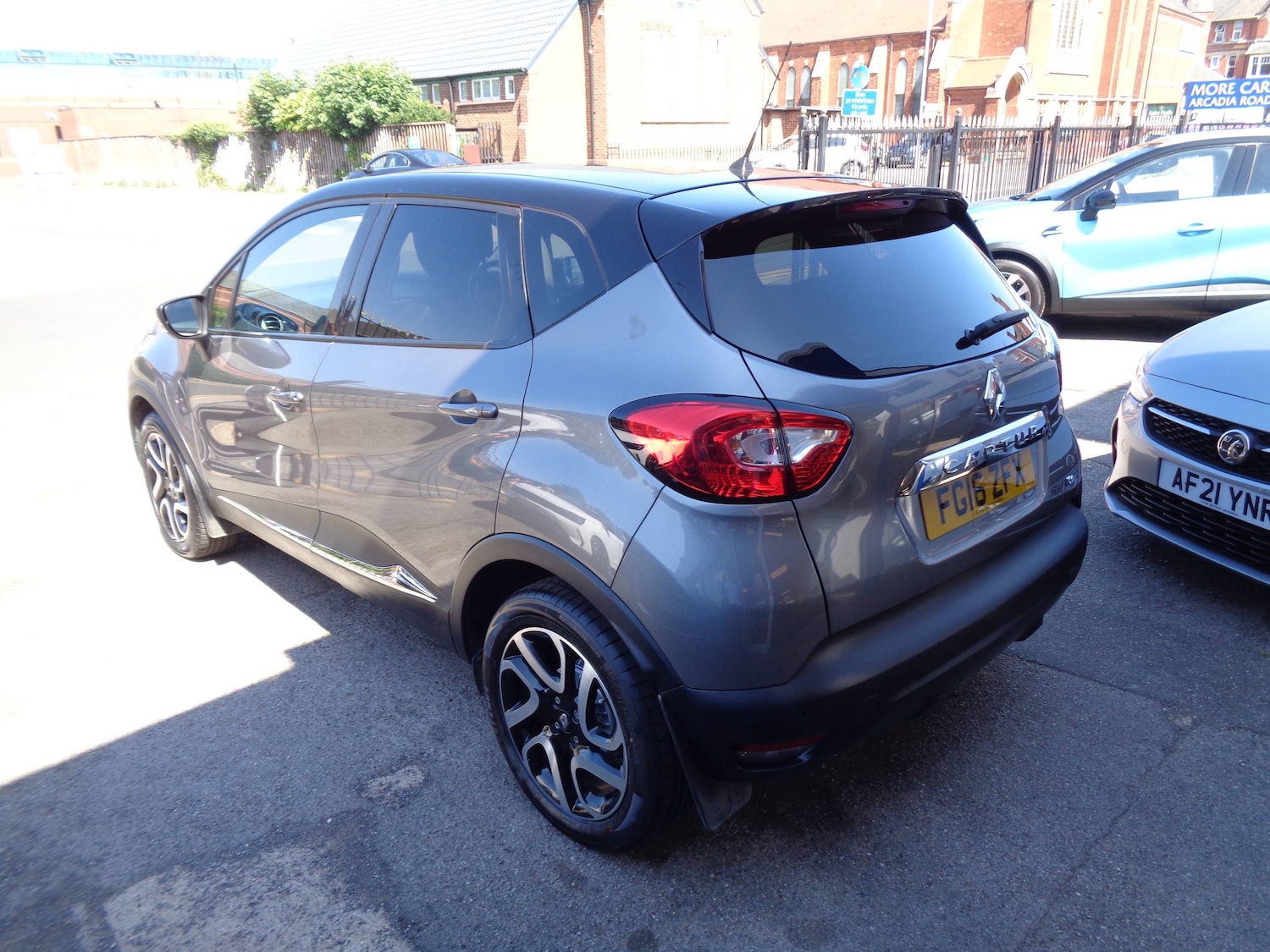 Used Renault Captur 2016 for sale - 77675744: Photo 2