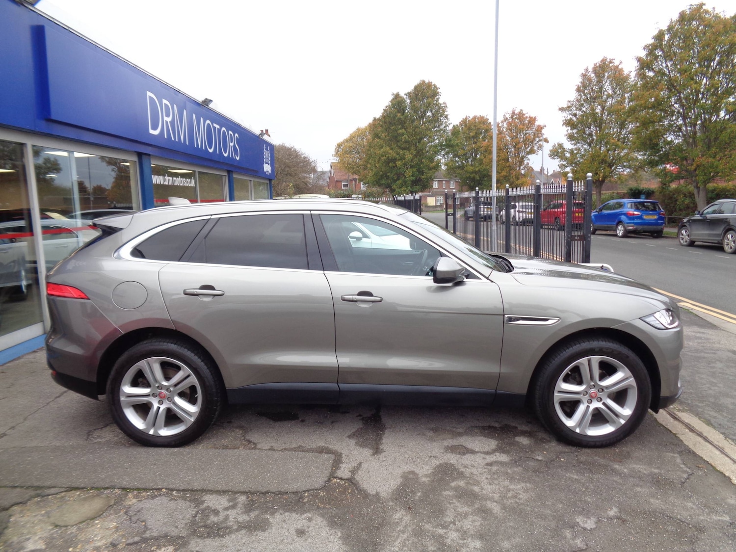 Used Jaguar F-Pace 2018 for sale - 76576837: Photo 2