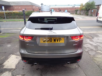 Used Jaguar F-Pace 2018 for sale - 76576837: Photo