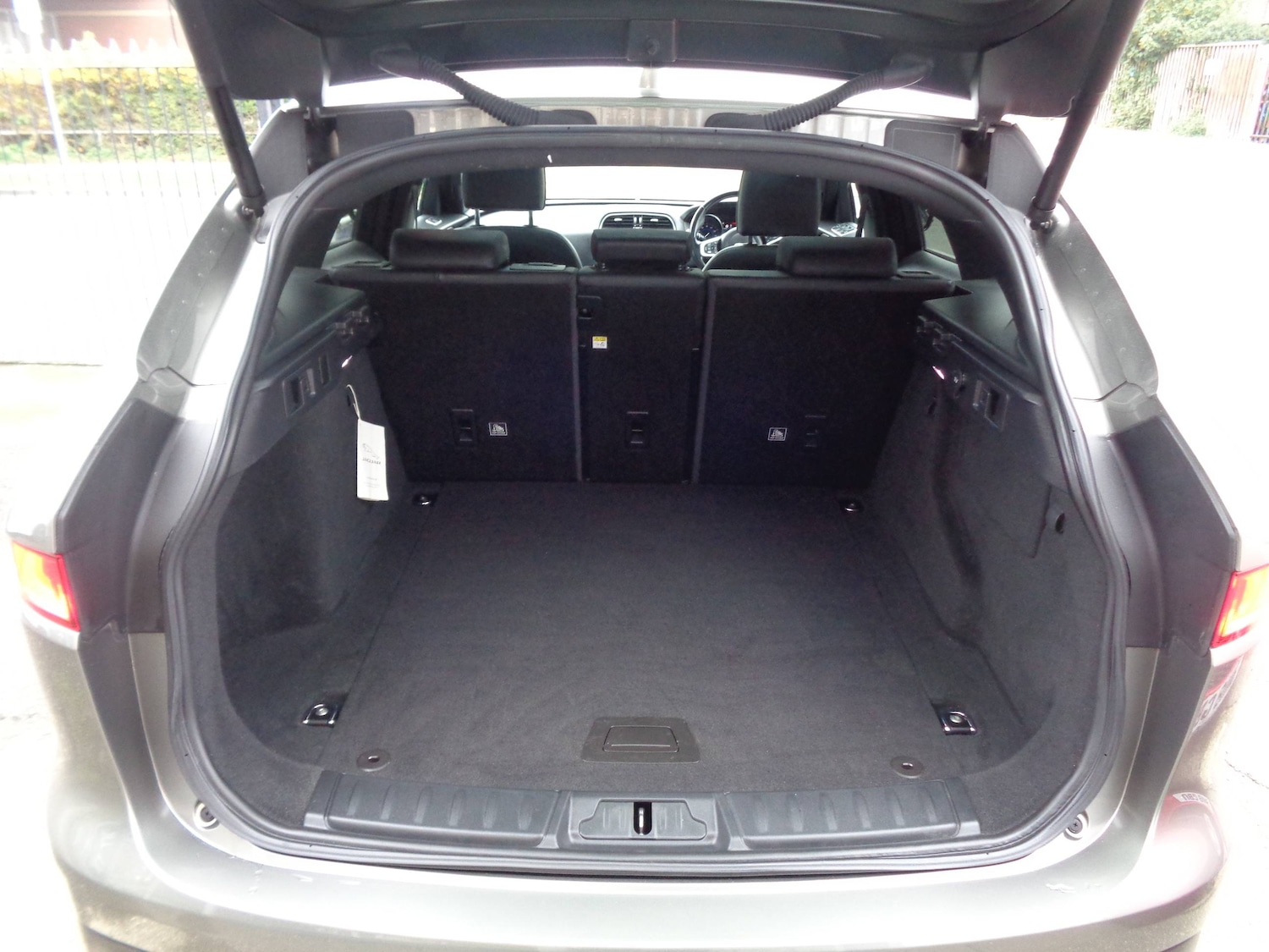 Used Jaguar F-Pace 2018 for sale - 76576837: Photo 6