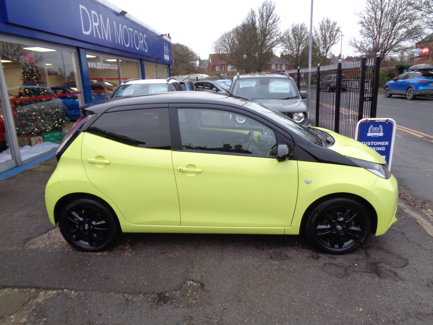 Used Toyota AYGO 2017 for sale - 76922550: Photo 2