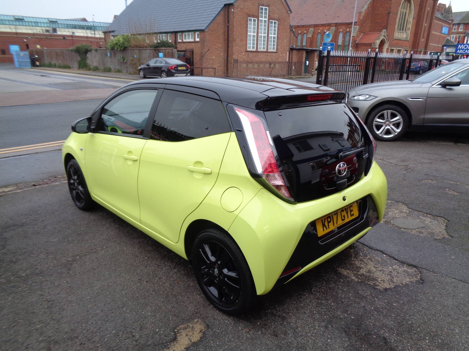 Used Toyota AYGO 2017 for sale - 76922550: Photo 4