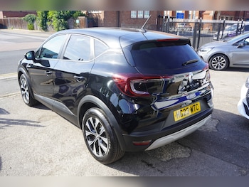 Used Renault Captur 2023 for sale - 79512444: Photo