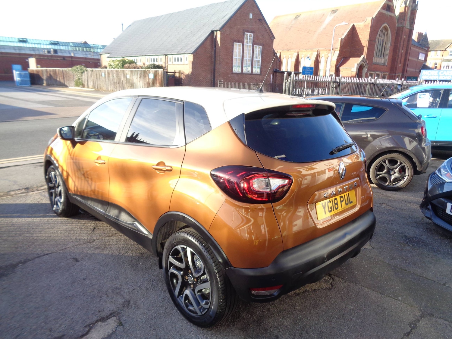 Used Renault Captur 2018 for sale - 77719116: Photo 2