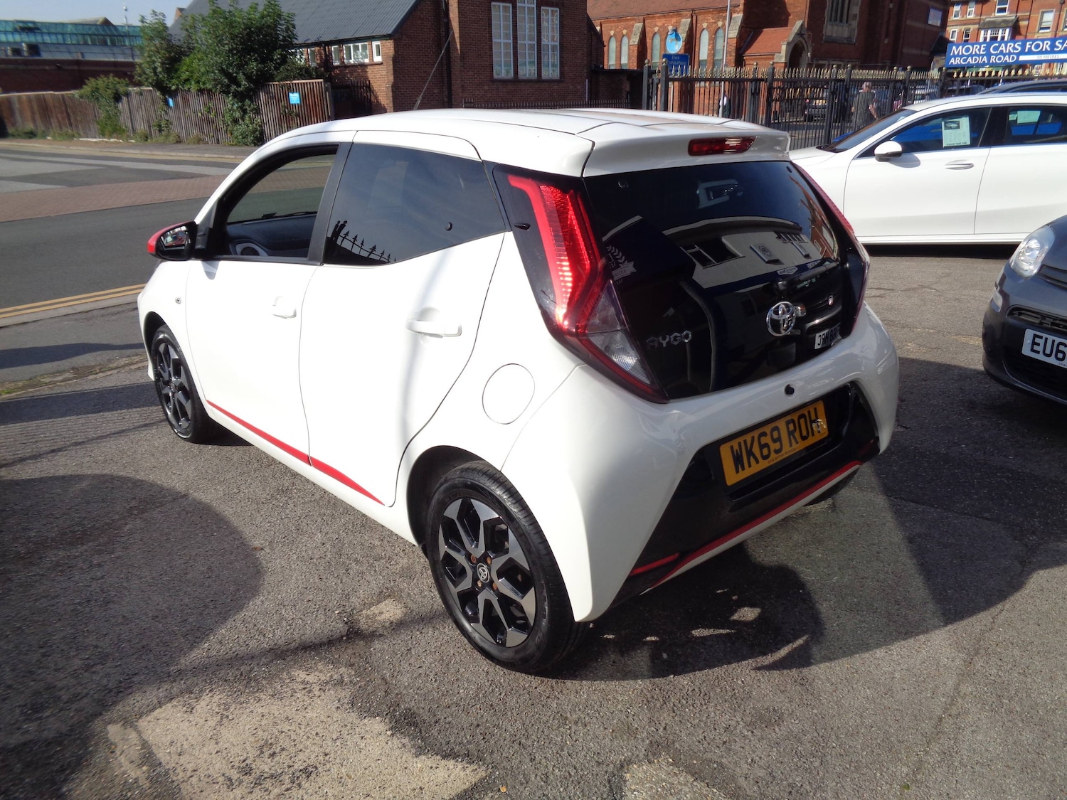 Used Toyota AYGO 2019 for sale - 76220392: Photo 2
