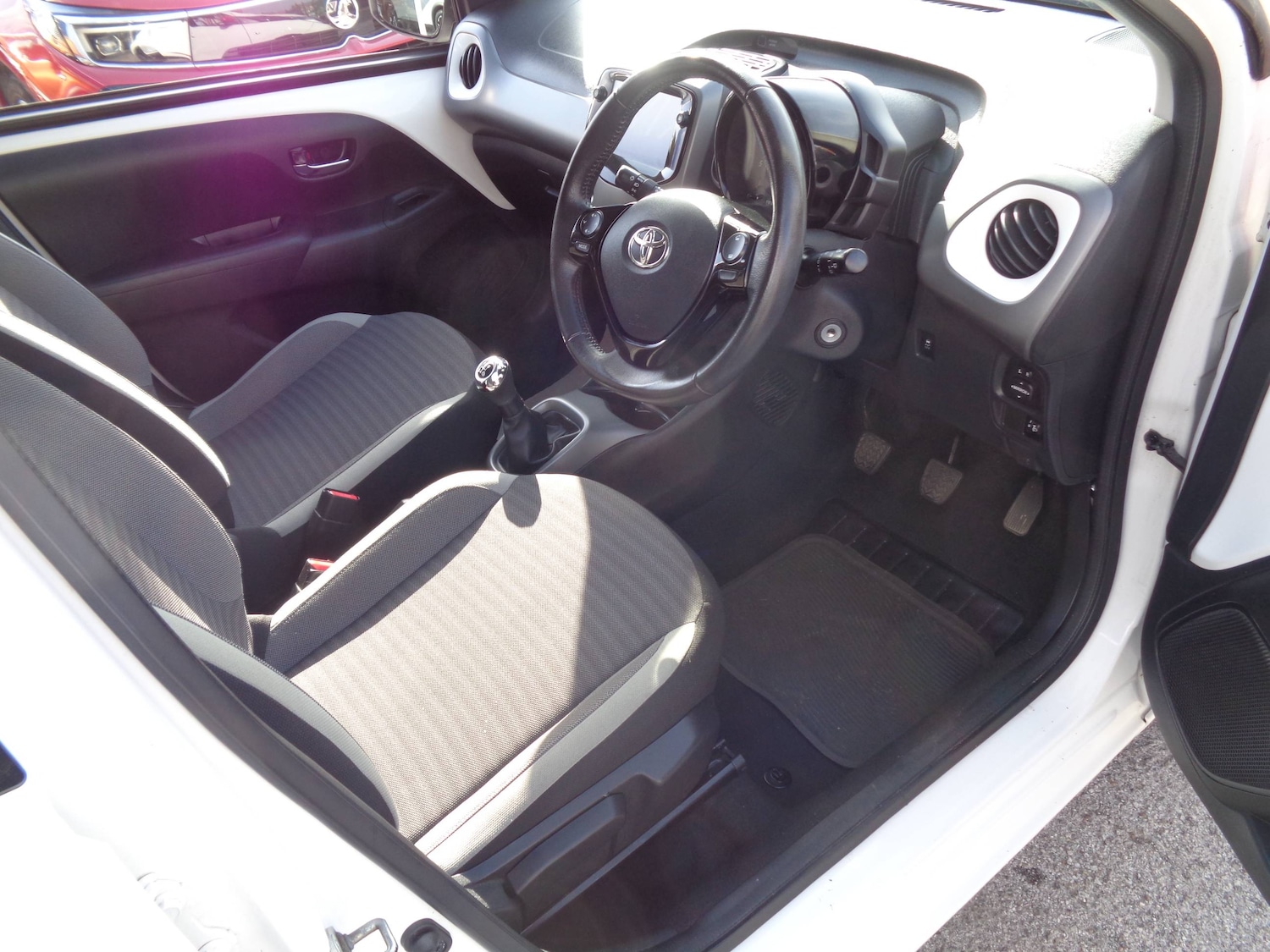 Used Toyota AYGO 2019 for sale - 76220392: Photo 4