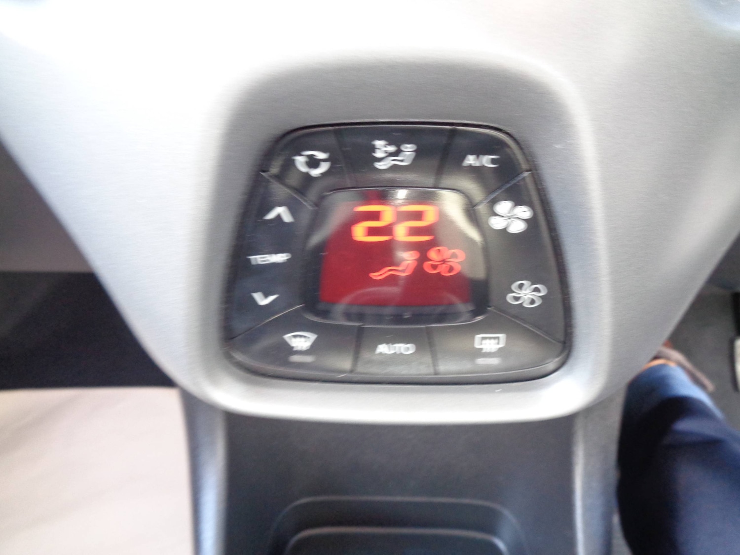 Used Toyota AYGO 2019 for sale - 76220392: Photo 8