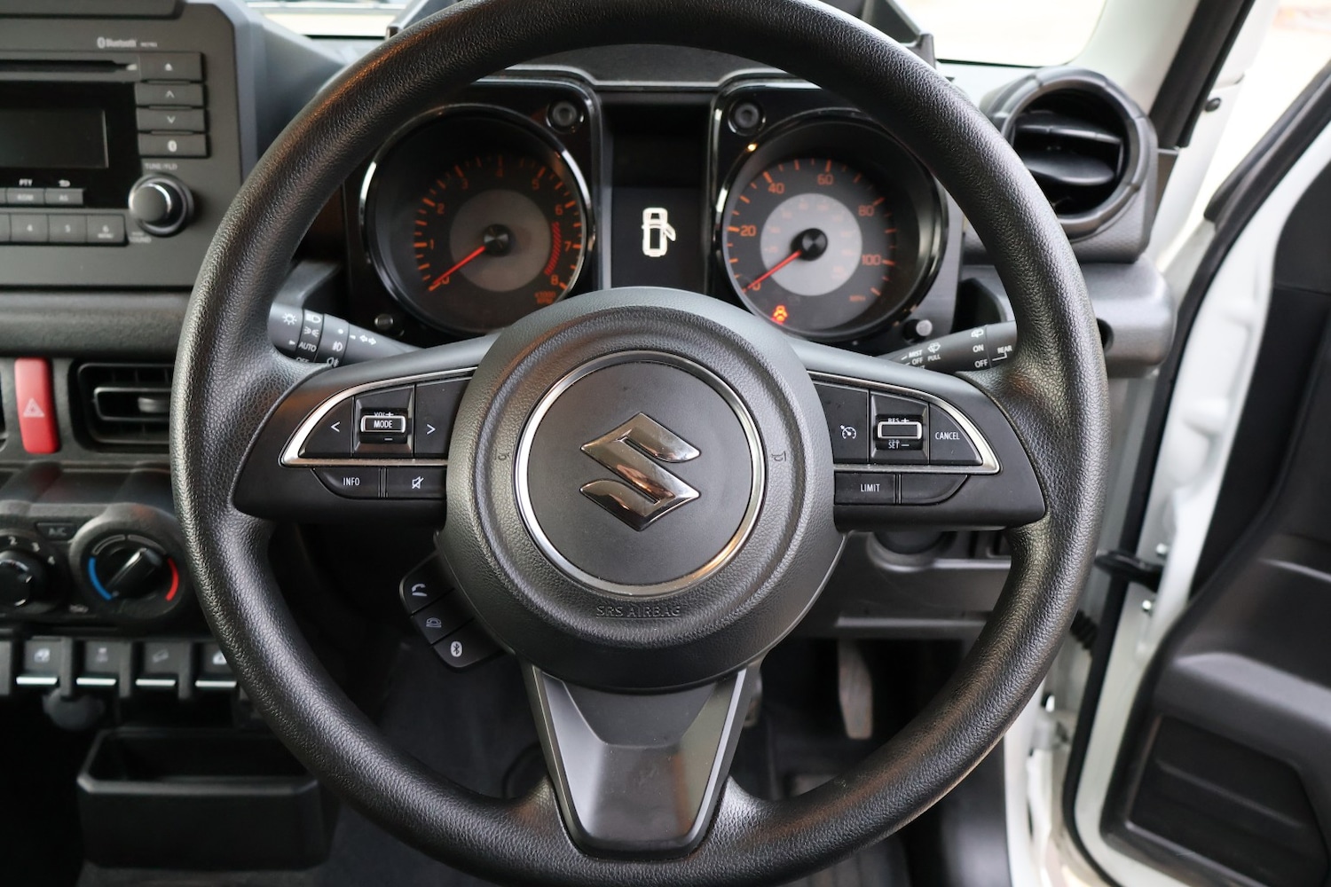 Used Suzuki Jimny 2023 for sale - 77049238: Photo 32