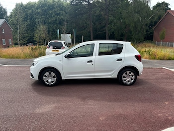Used Dacia Sandero 2017 for sale - 79152473: Photo