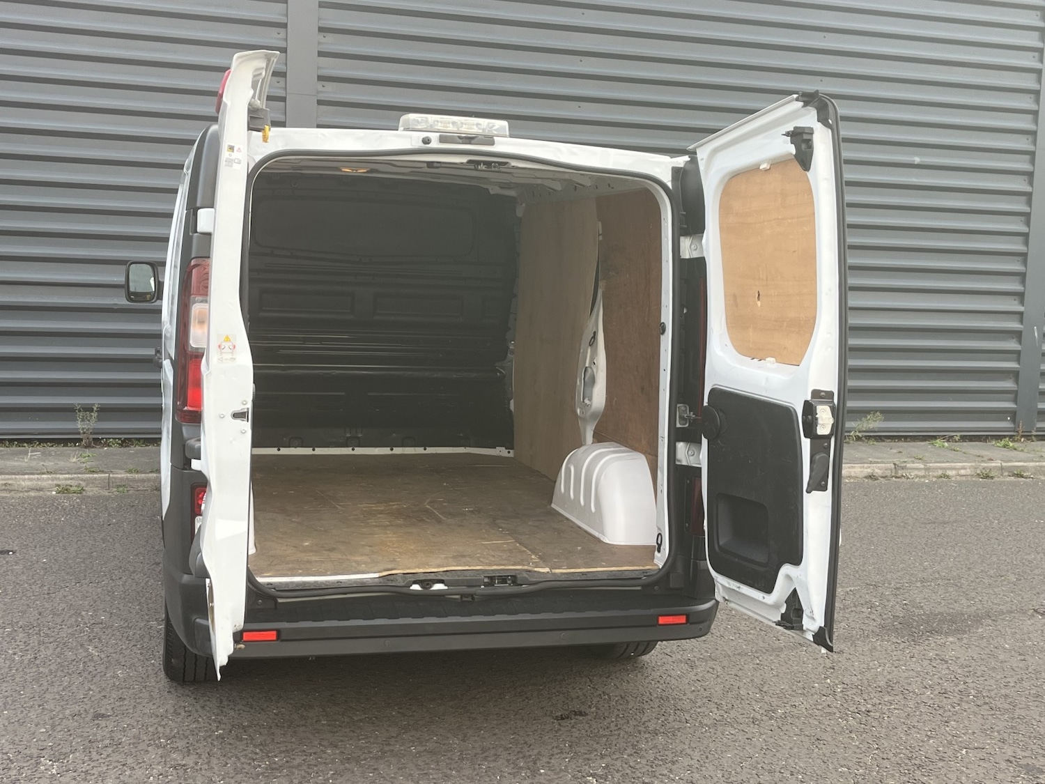 Used Vauxhall Vivaro 2017 for sale - 76170433: Photo 15