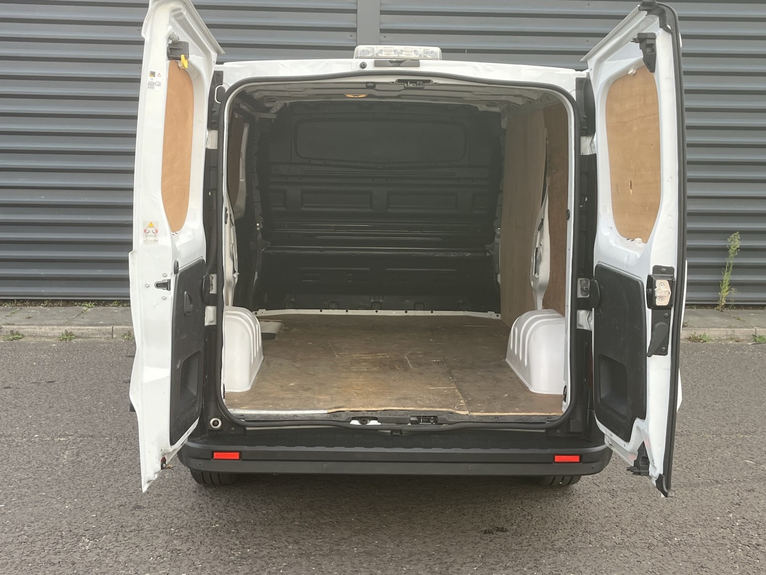 Used Vauxhall Vivaro 2017 for sale - 76170433: Photo 9