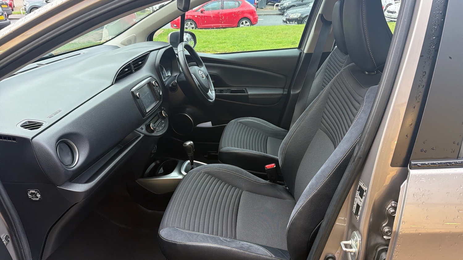 Used Toyota Yaris 2015 for sale - 77260708: Photo 10