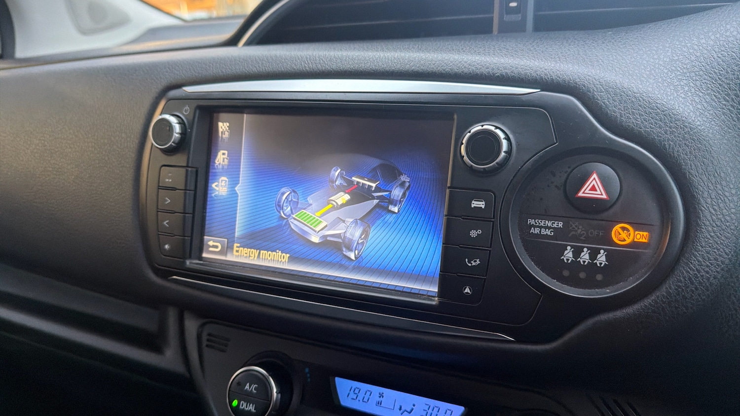 Used Toyota Yaris 2015 for sale - 77260708: Photo 21