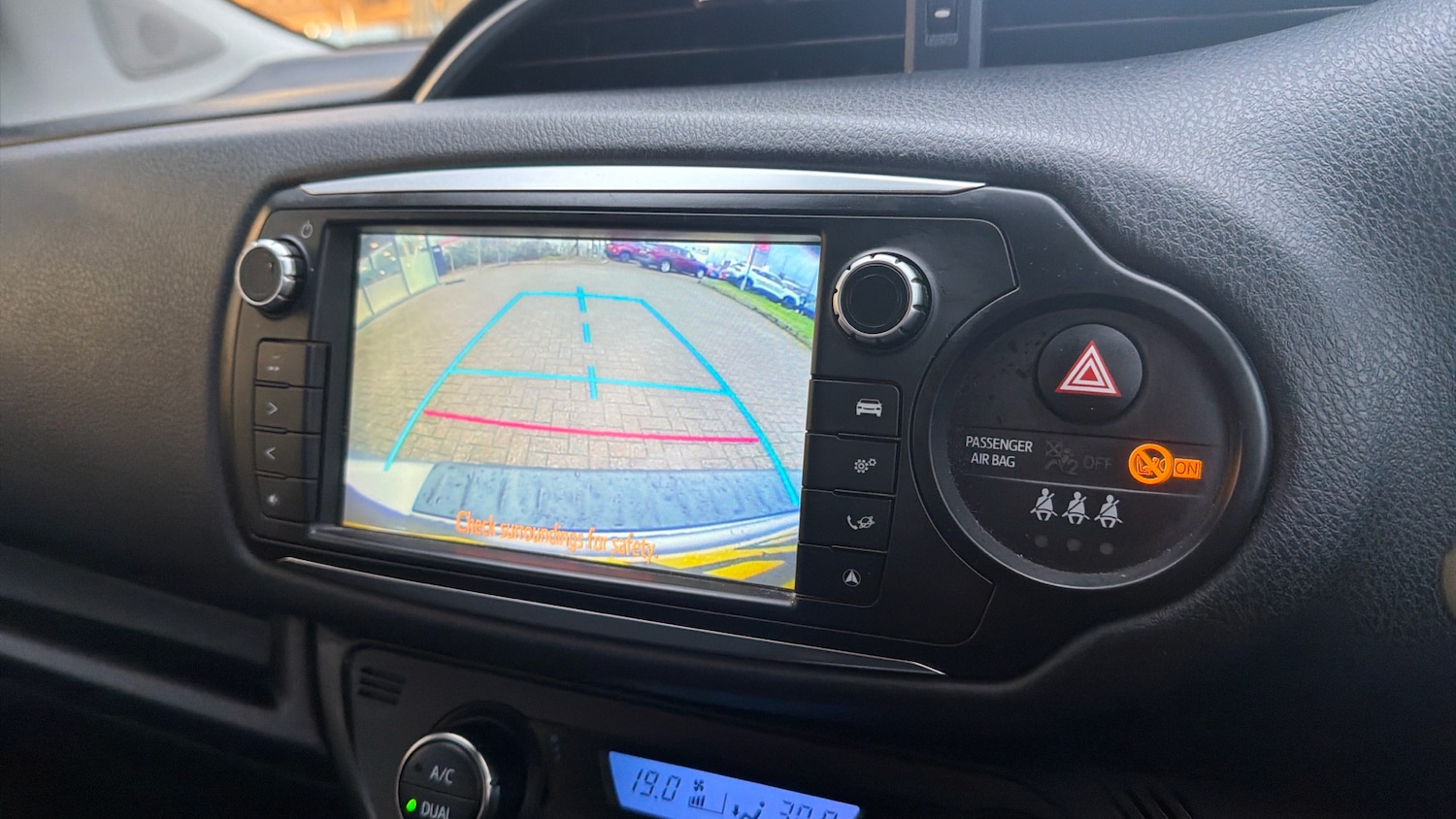 Used Toyota Yaris 2015 for sale - 77260708: Photo 24