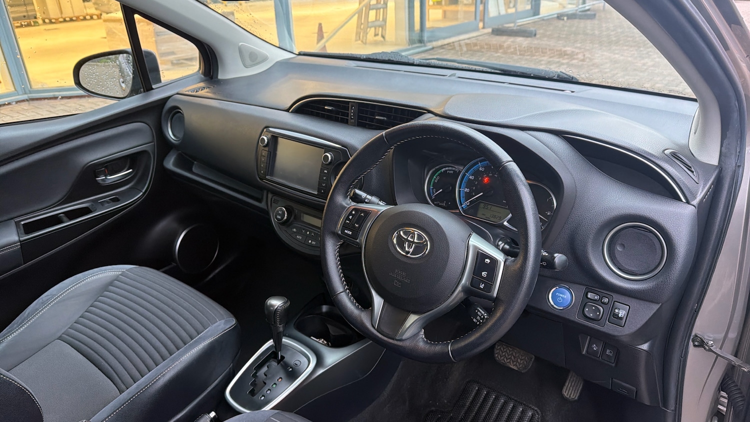 Used Toyota Yaris 2015 for sale - 77260708: Photo 25