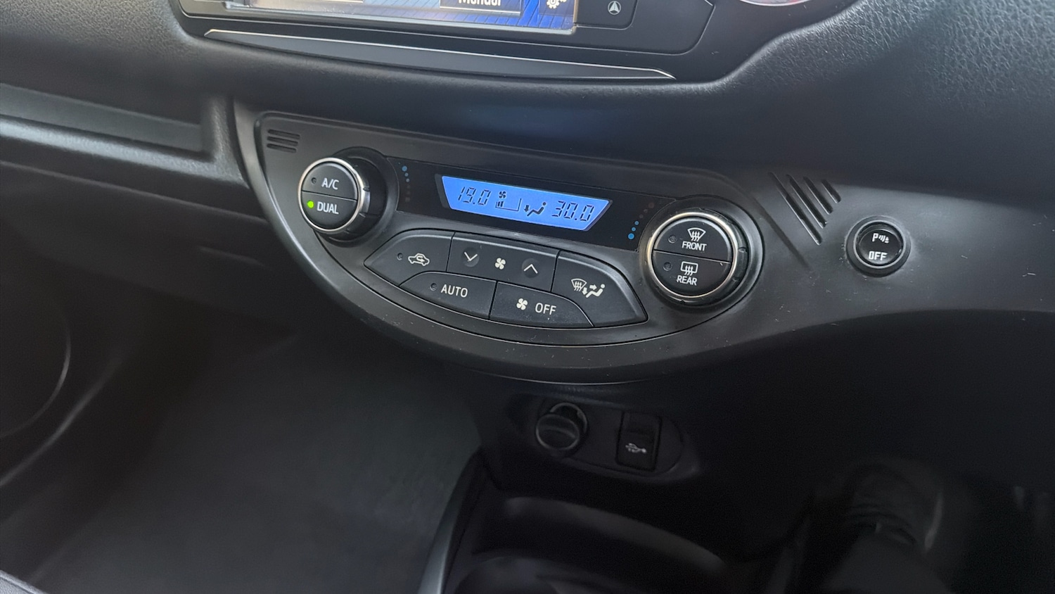 Used Toyota Yaris 2015 for sale - 77260708: Photo 30